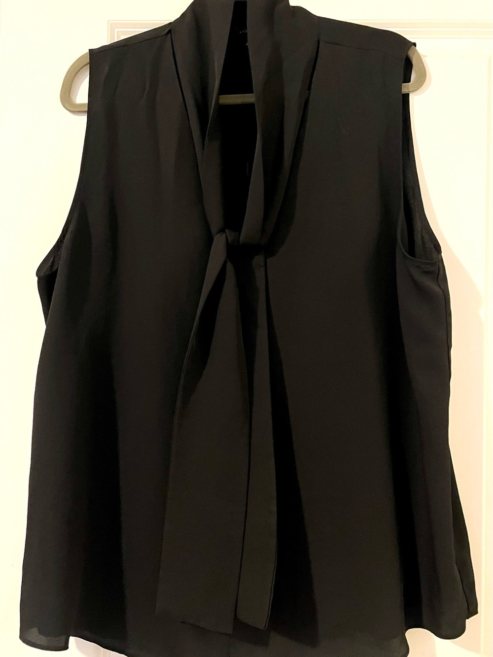 Ann Taylor Black Sleeveless Tie-Neck Camisole